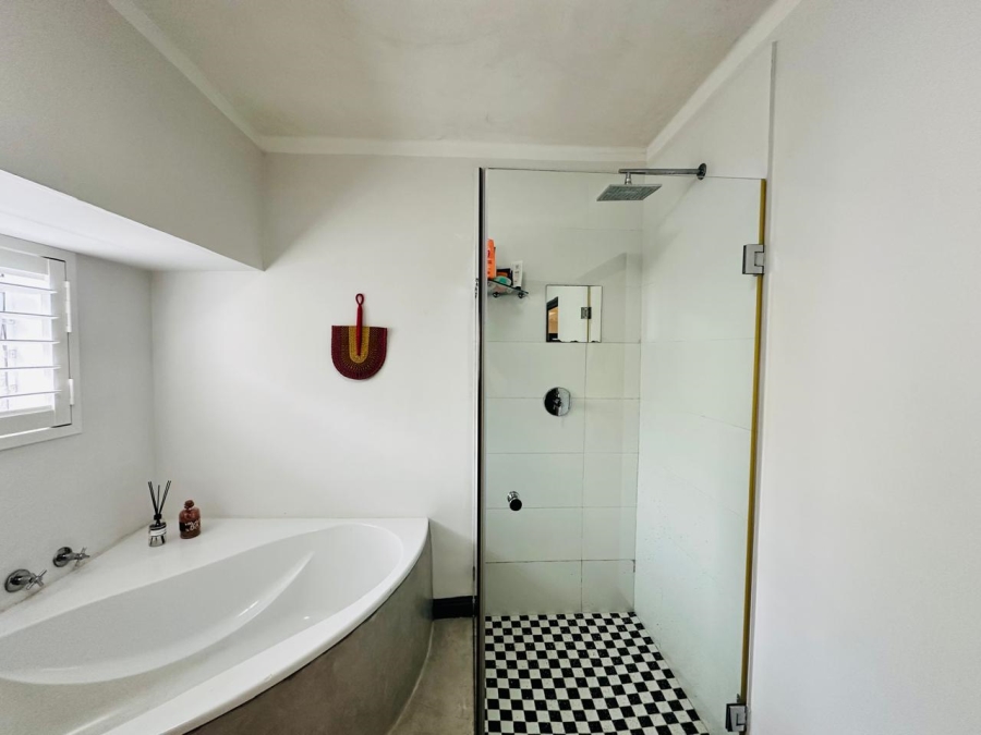 3 Bedroom Property for Sale in Sea Point Western Cape